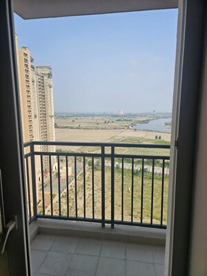 2 BHK Apartment For Rent in Eldeco Live By The Greens, Sector 150