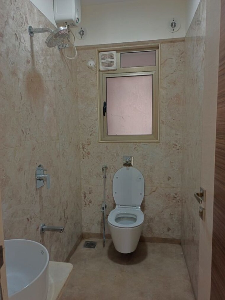 Bathroom, chandak-cornerstone 2 Bedroom 785 Sq.Ft. Apartment In Worli Mumbai 10502961