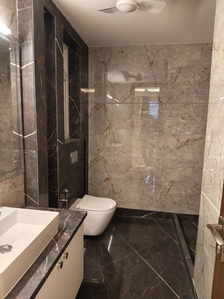 Bathroom, greater kailash 4 Bedroom 2700 Sq.Ft. Builder Floor In Greater Kailash Delhi 10502971
