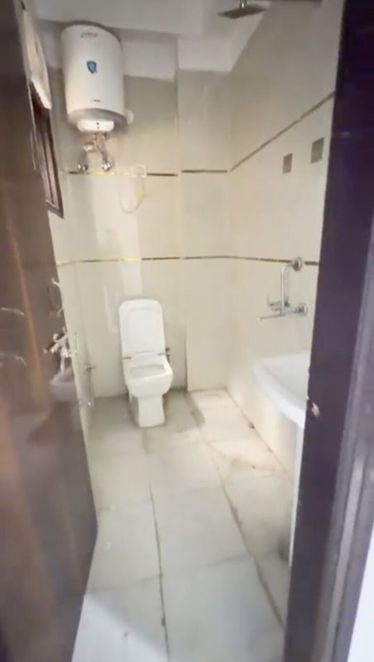 Bathroom, chattarpur 1 Bedroom 500 Sq.Ft. Builder Floor In Chattarpur Delhi 10502972