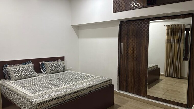 Bedroom, east of kailash 3 Bedroom 200 Sq.Yd. Builder Floor In East Of Kailash Delhi 10502978