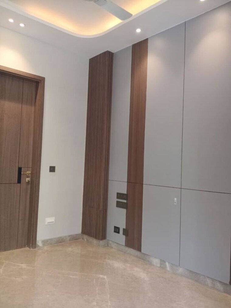 Room, east of kailash 3 Bedroom 125 Sq.Yd. Builder Floor In East Of Kailash Delhi 10502980