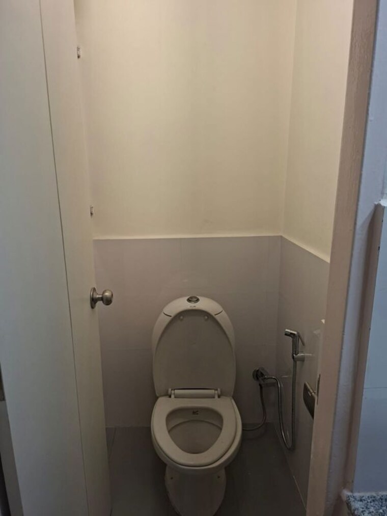 Bathroom, hauz khas 2 Bedroom 1400 Sq.Ft. Apartment In Hauz Khas Delhi 10502989