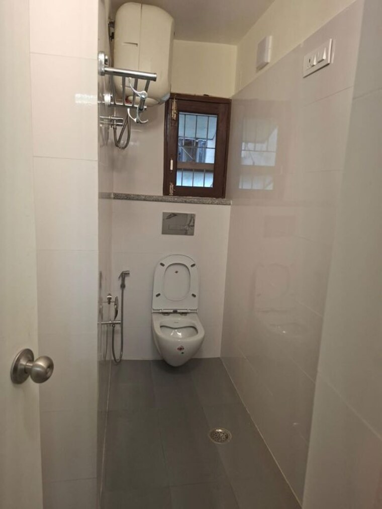 Bathroom, hauz khas 2 Bedroom 1400 Sq.Ft. Apartment In Hauz Khas Delhi 10502989