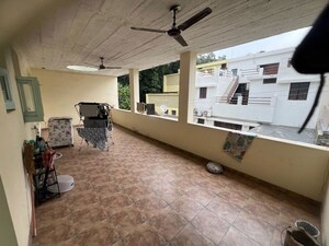 Parking in 2 BHK Builder Floor at Sector 44 – for Rent