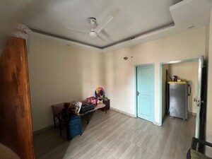 Bedroom in 2 BHK Builder Floor at Sector 44 – for Rent
