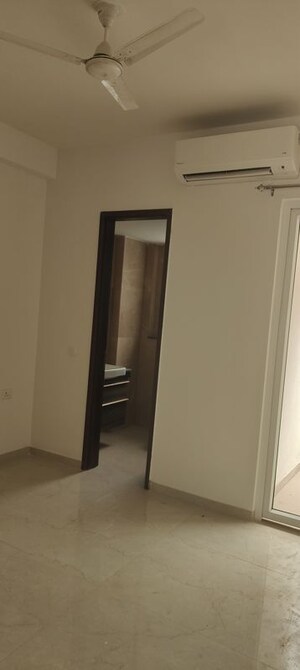 Room in 2 BHK Apartment at Smart World Orchard, Sector 61 – for Rent