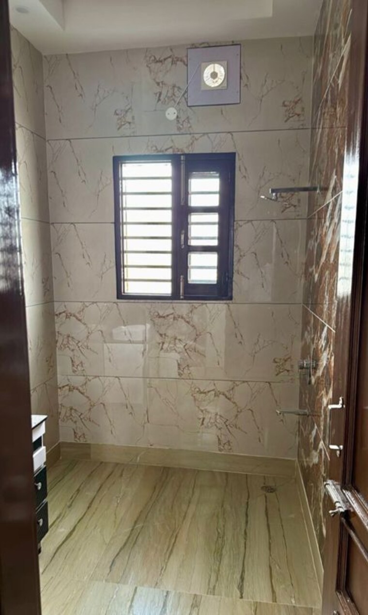 Bathroom, sector 21 2 Bedroom 500 Sq.Yd. Builder Floor In Sector 21 Chandigarh 10503014