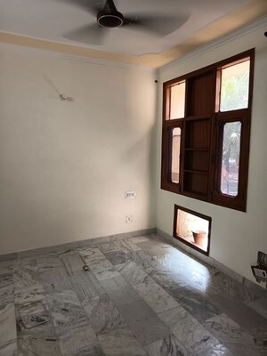 Room in 4 BHK Builder Floor at Sector 49 – for Rent