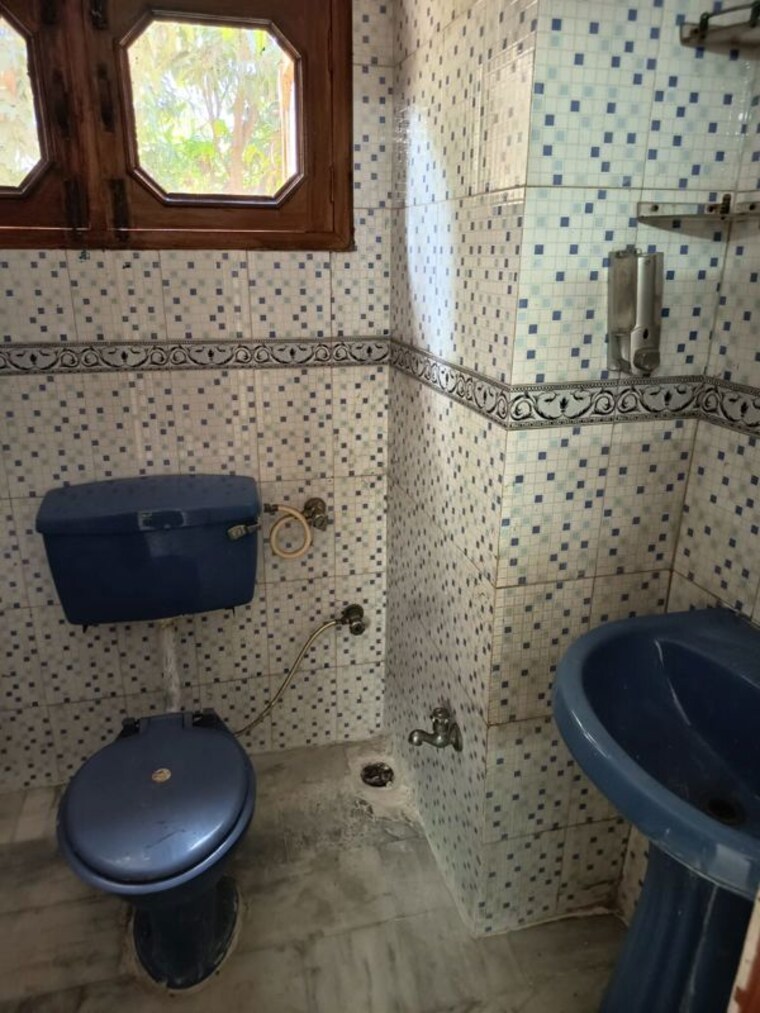 Bathroom, sector 49 4 Bedroom 2500 Sq.Ft. Builder Floor In Sector 49 Chandigarh 10503022