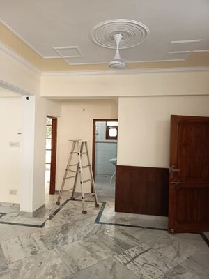 Building Lobby in 4 BHK Builder Floor at Sector 49 – for Rent