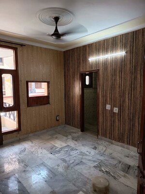 Room in 4 BHK Builder Floor at Sector 49 – for Rent