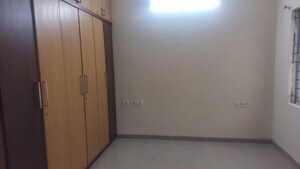 Room in 3 BHK Apartment at Film Nagar – for Rent