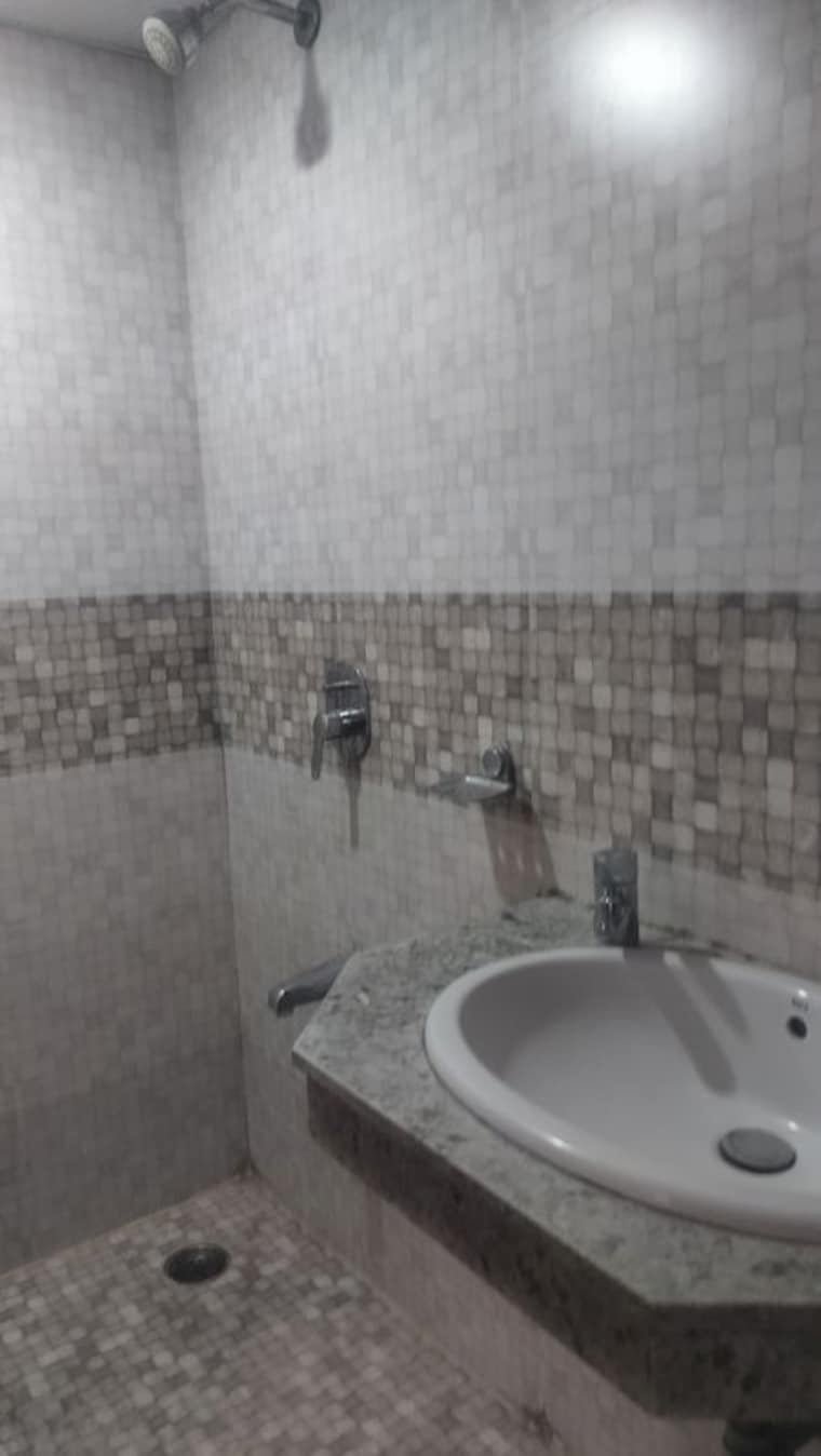 Bathroom, film nagar 3 Bedroom 1800 Sq.Ft. Apartment In Film Nagar Hyderabad 10503046