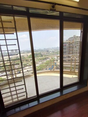 Room in 3 BHK Apartment at Paradise Sai Pearls, Kharghar – for Rent