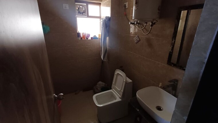 Bathroom, paras-tierea 1 Bedroom 495 Sq.Ft. Apartment In Sector 137 Noida 10493538