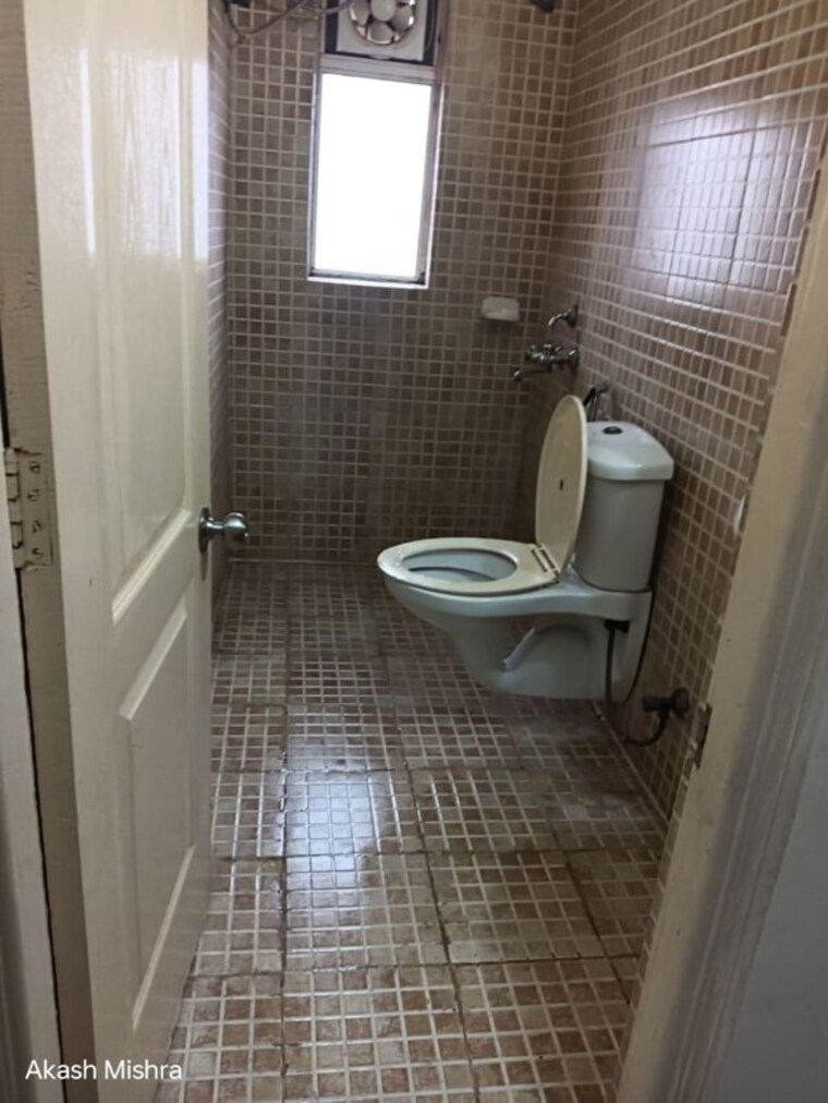 Bathroom, paras-tierea 3 Bedroom 1265 Sq.Ft. Apartment In Sector 137 Noida 10492583