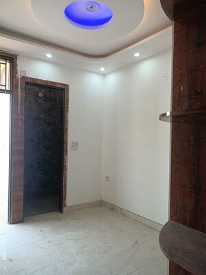 Room in 3 BHK Apartment at Vipin Garden – for Sale