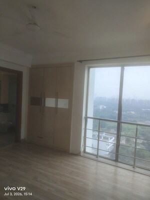 Room in 3 BHK Apartment at Parsvnath Exotica, Sector 53 – for Rent