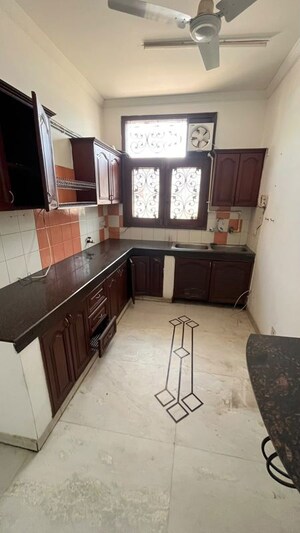 Kitchen in 3 BHK Builder Floor at Dlf Phase ii – for Rent