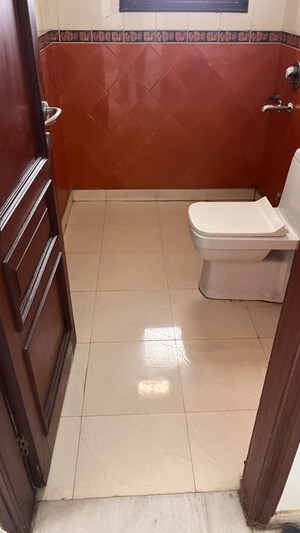 Bathroom in 3 BHK Builder Floor at Dlf Phase ii – for Rent