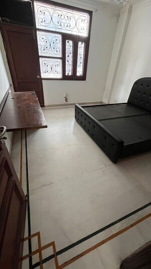 Kitchen in 3 BHK Builder Floor at Dlf Phase ii – for Rent