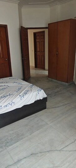 2 BHK + Basement Builder Floor For Rent in DLF Phase II