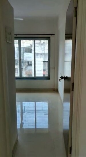 Room in 2 BHK Apartment at Cross Gate Apartment, Andheri West – for Rent