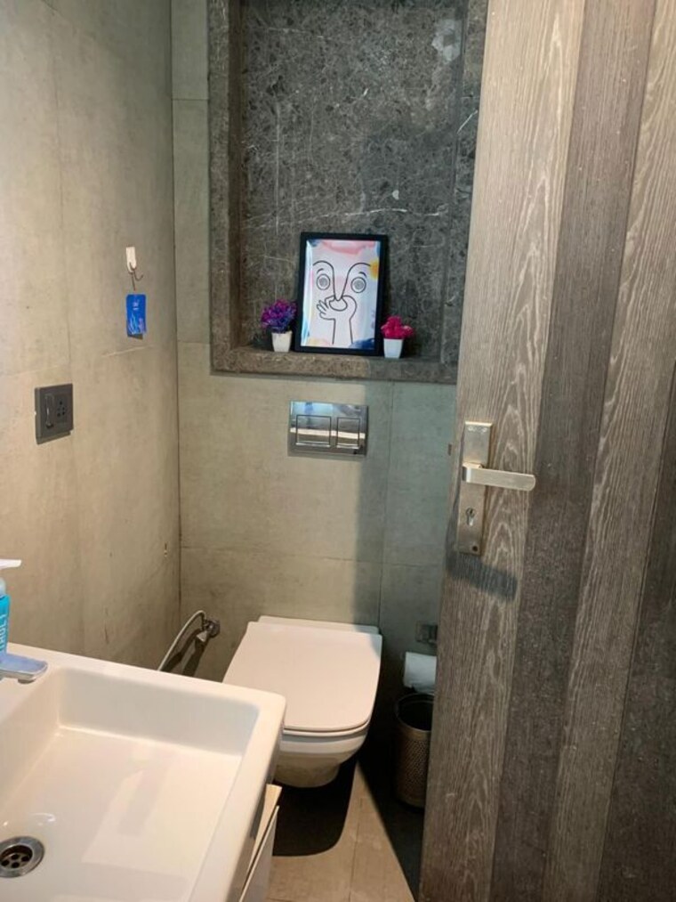 Bathroom, arun vihar 6+ Bedroom 450 Sq.Mt. Villa In Arun Vihar Noida 10503270