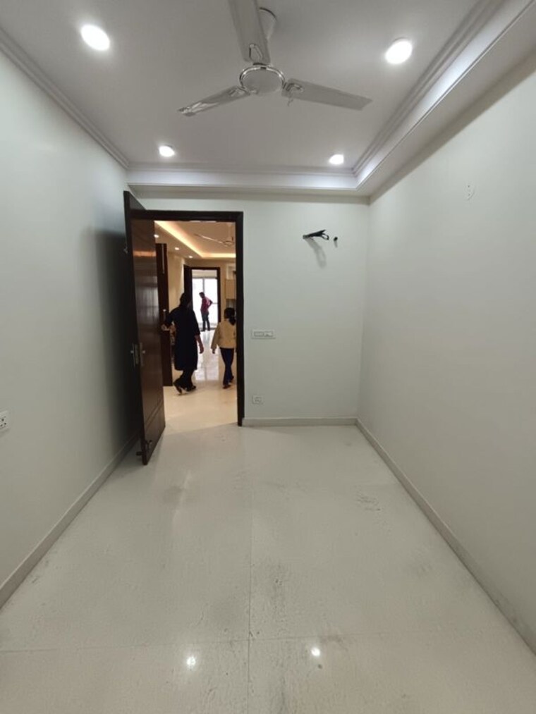 Room, naraina 3 Bedroom 125 Sq.Yd. Builder Floor In Naraina Delhi 10503316