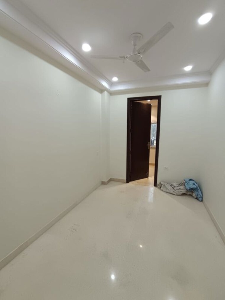 Room, naraina 3 Bedroom 125 Sq.Yd. Builder Floor In Naraina Delhi 10503316