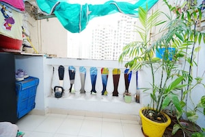 Team Area in 2 BHK Apartment at Amrapali Silicon City, Sector 76 – for Sale
