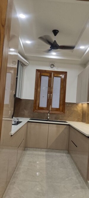 Building Lobby in 3 BHK Builder Floor at BPTP Eden Estate, Sector 81 – for Rent