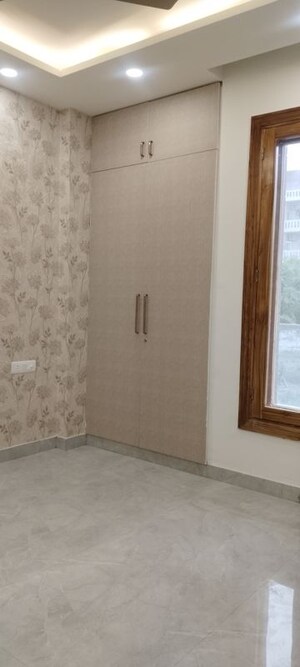Room in 3 BHK Builder Floor at BPTP Eden Estate, Sector 81 – for Rent