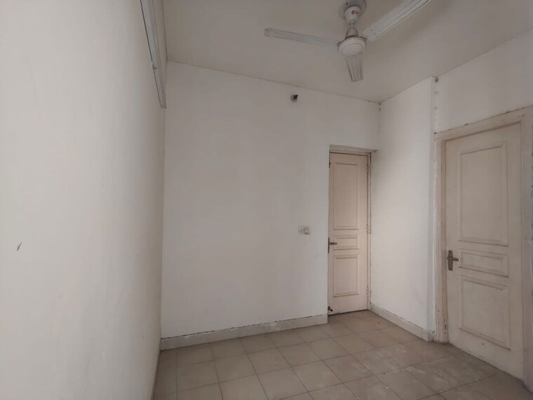 Room, bptp-district-3 3 Bedroom 2000 Sq.Ft. Apartment In Sector 85 Faridabad 10503350