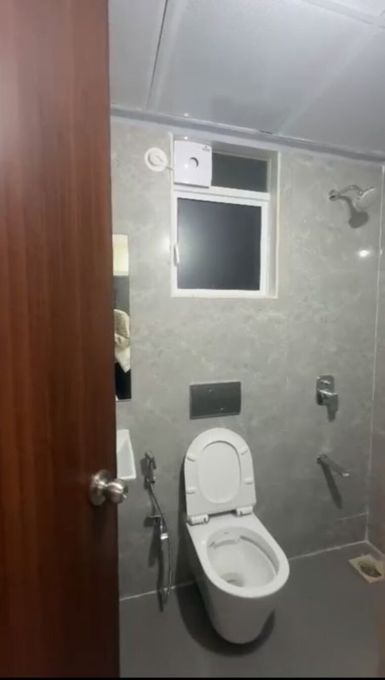 Bathroom, dosti-oro-67 1 Bedroom 417 Sq.Ft. Apartment In Kandivali West Mumbai 10501147