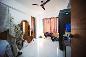 Room in 3 BHK Apartment at Science City – for Sale