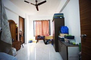 Room in 3 BHK Apartment at Science City – for Sale