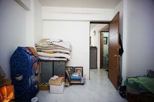 Room in 3 BHK Apartment at Science City – for Sale
