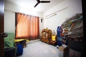 Room in 3 BHK Apartment at Science City – for Sale