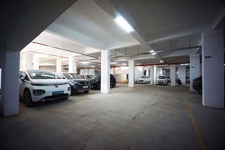  Parking, science city 3 Bedroom 200 Sq.Yd. Apartment In Science City Ahmedabad 10503400