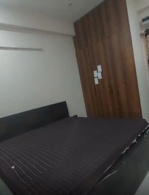 Room in 2 BHK Apartment at Nimbus Express Park View - II, Chi V Greater Noida – for Rent