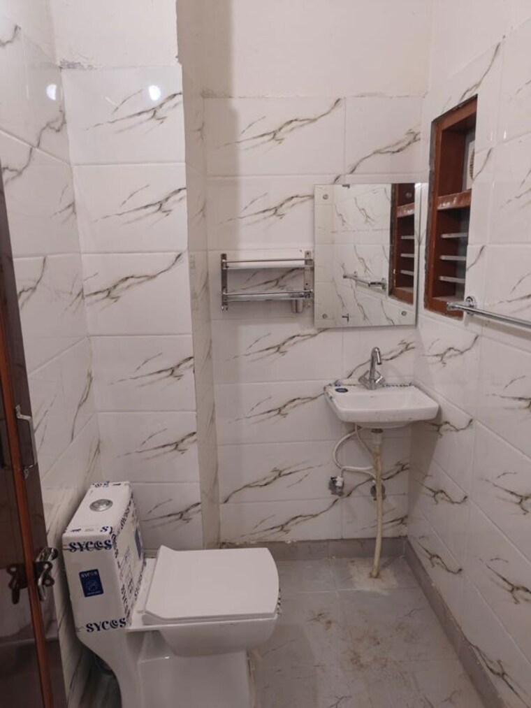 Bathroom, sector 22 2 Bedroom 2720 Sq.Ft. Independent House In Sector 22 Gurgaon 10503432