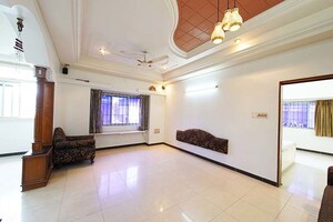 Room in 3 BHK Apartment at Maninagar – for Sale