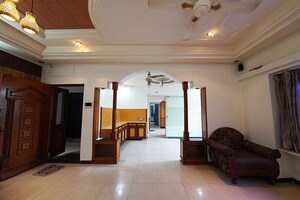 Room in 3 BHK Apartment at Maninagar – for Sale