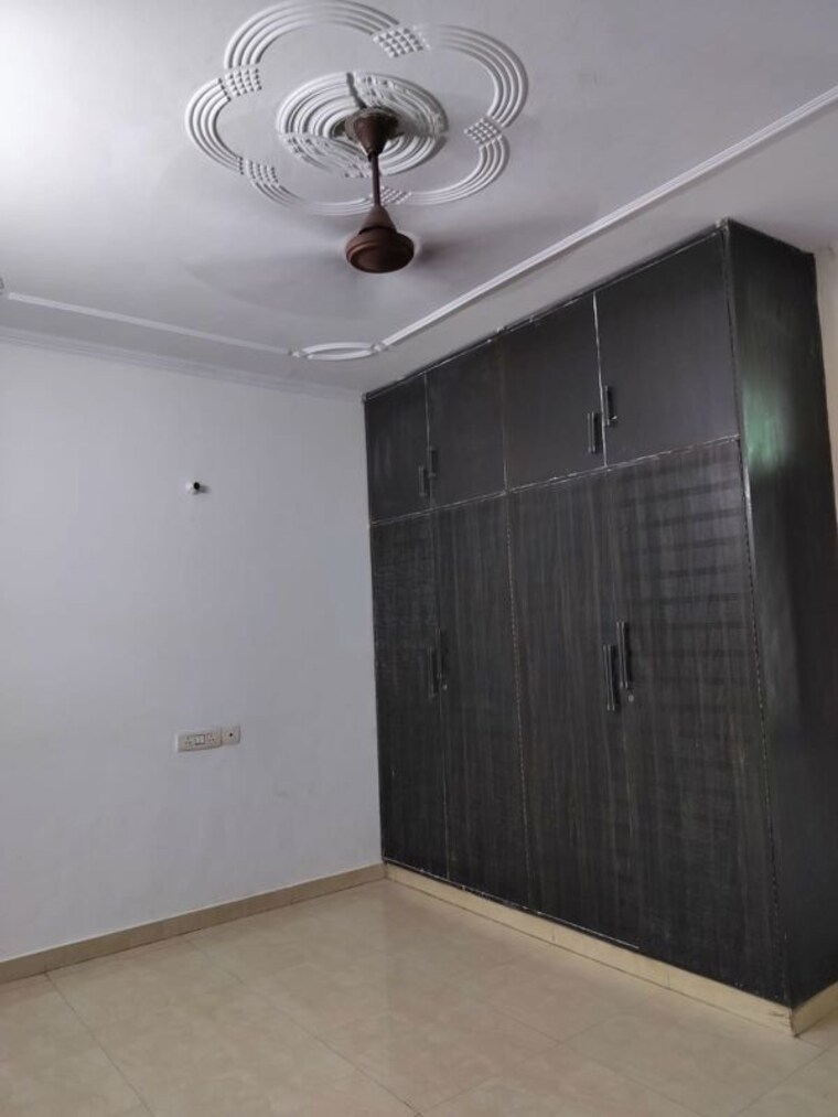 undefined, sector 20 2.5 Bedroom 300 Sq.Mt. Villa In Sector 20 Noida 10503303