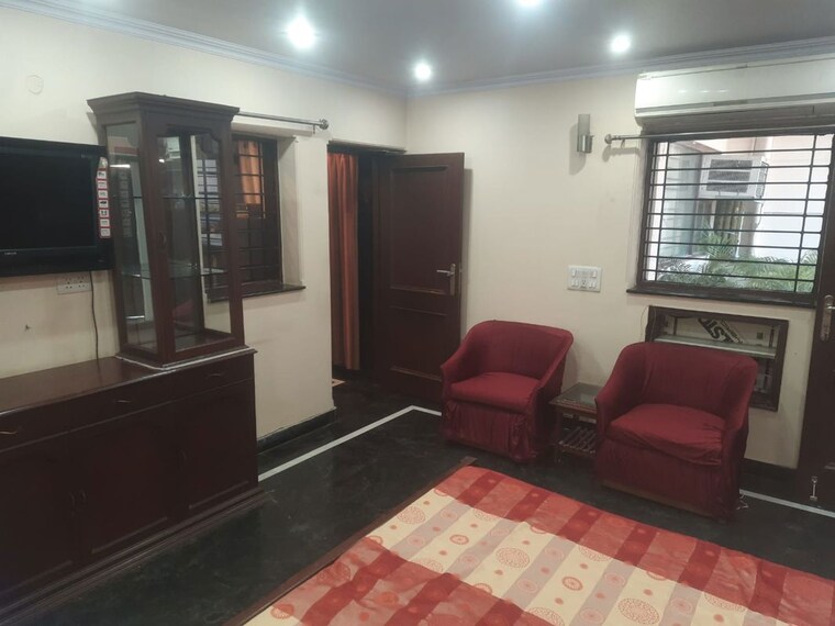 Living Room, greater kailash i 4 Bedroom 500 Sq.Yd. Builder Floor In Greater Kailash I Delhi 10503408