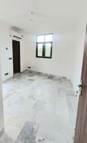 Room in 3 BHK Apartment at East Of Kailash – for Rent