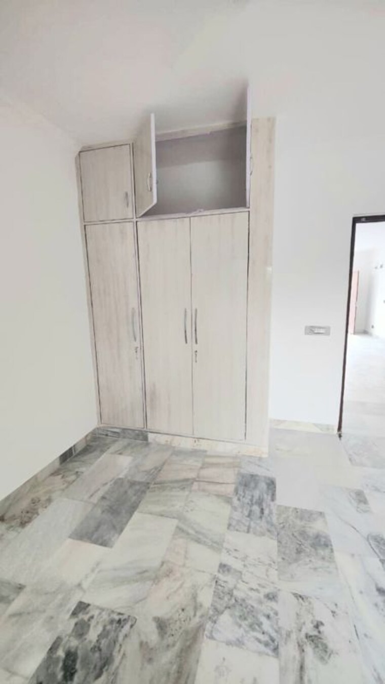 Bathroom, east of kailash 3 Bedroom 1800 Sq.Ft. Apartment In East Of Kailash Delhi 10503544