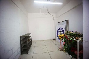 Team Area in  Shop at Satellite – for Sale